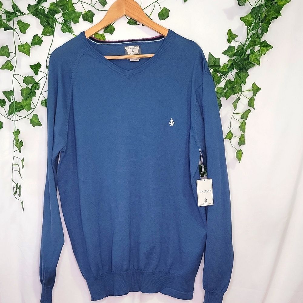 Volcom. Blue V-Neck Sweater. Size Large. NWT